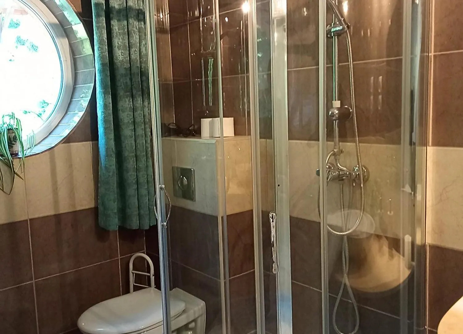 Orient Apartmanhaz Eger Aparthotel